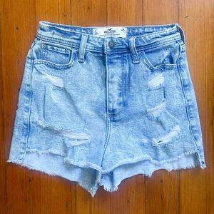 Hollister // High waisted shorts